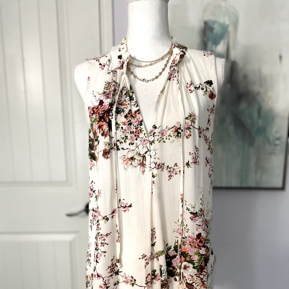 Sleeveless Floral  Hi Low Tank Top size Med
